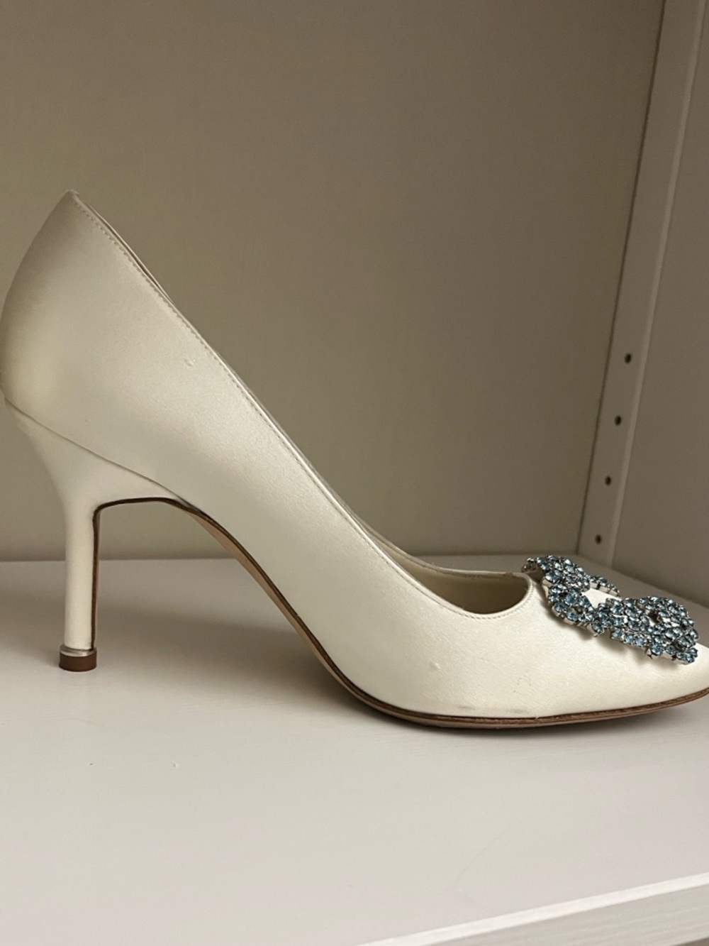 Manolo Blahnik Hangisi 90 Satin Pump with Blue Crystal Buckle 35.5 - Picture 5 of 15